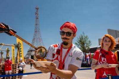 Три культуры, одна душа: компания «СИТНО» накормила 3 000 спортсменов на Паста Пати в селе Париж