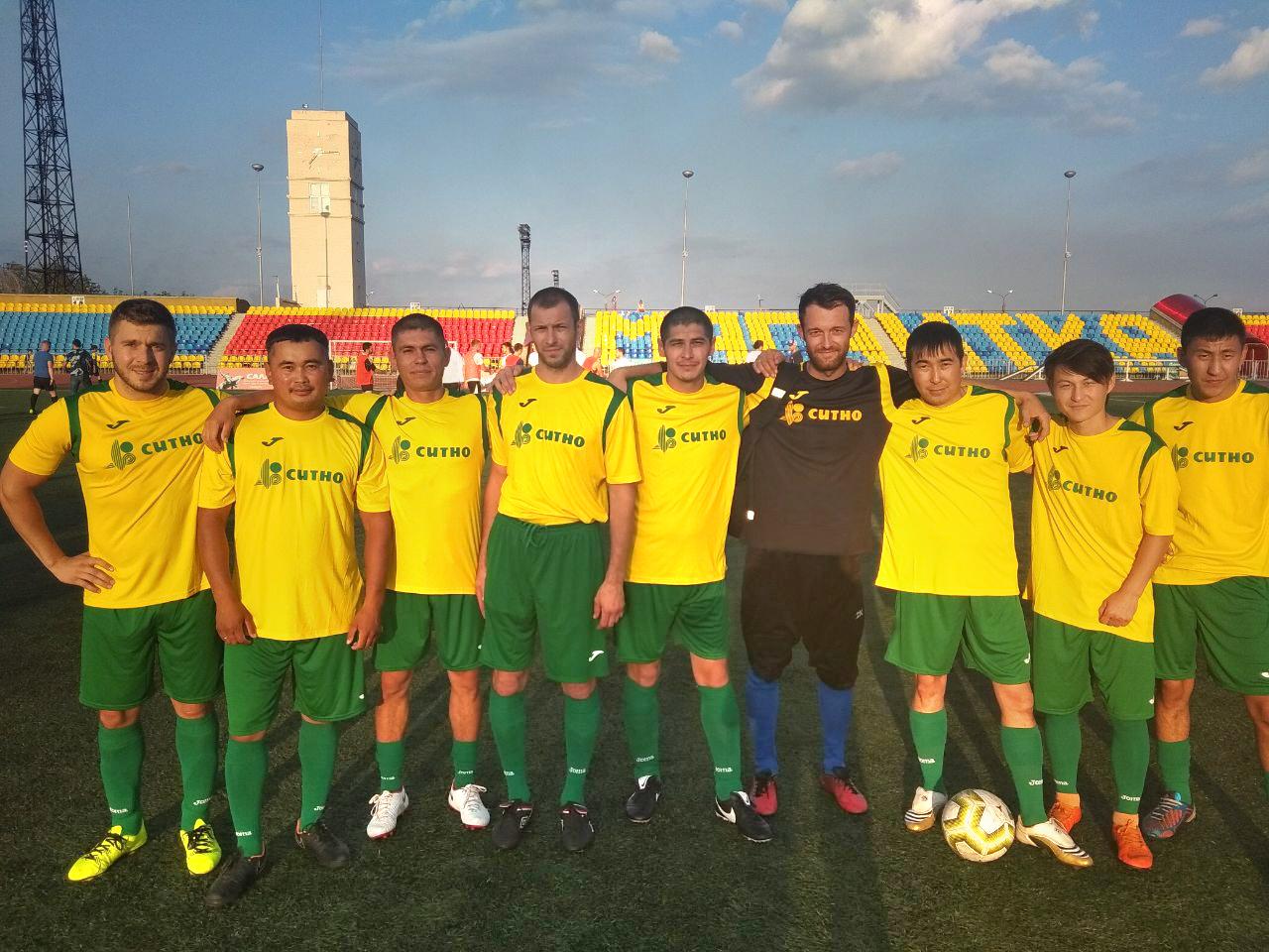 Сборная «СИТНО» с победы стартовала в городском турнире по мини-футболу